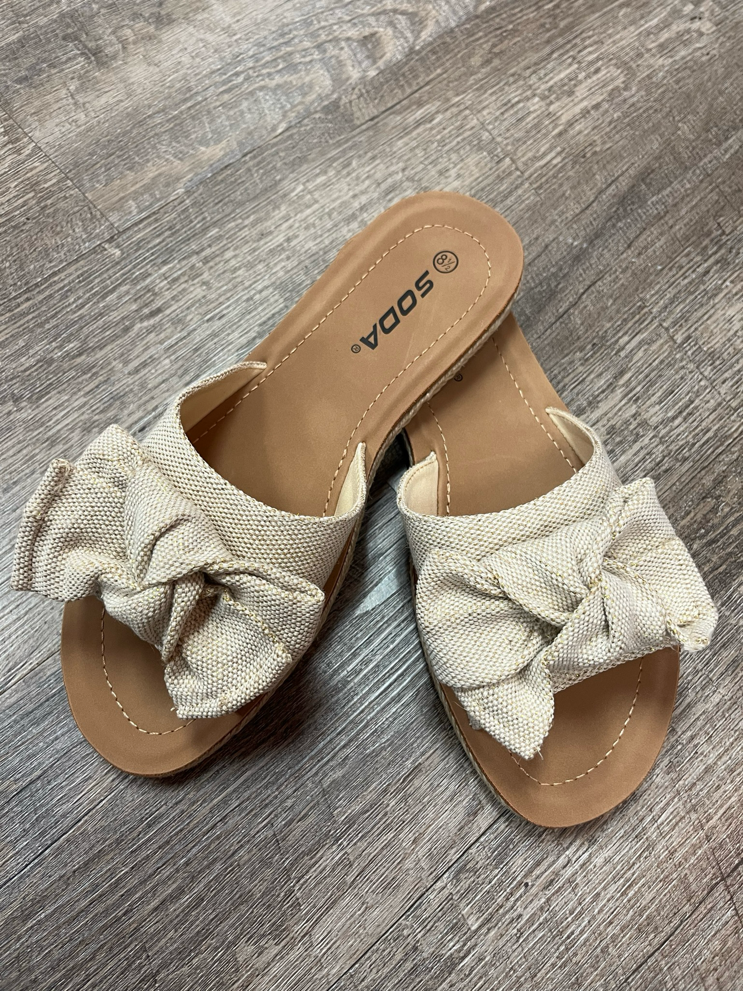 Script Beige