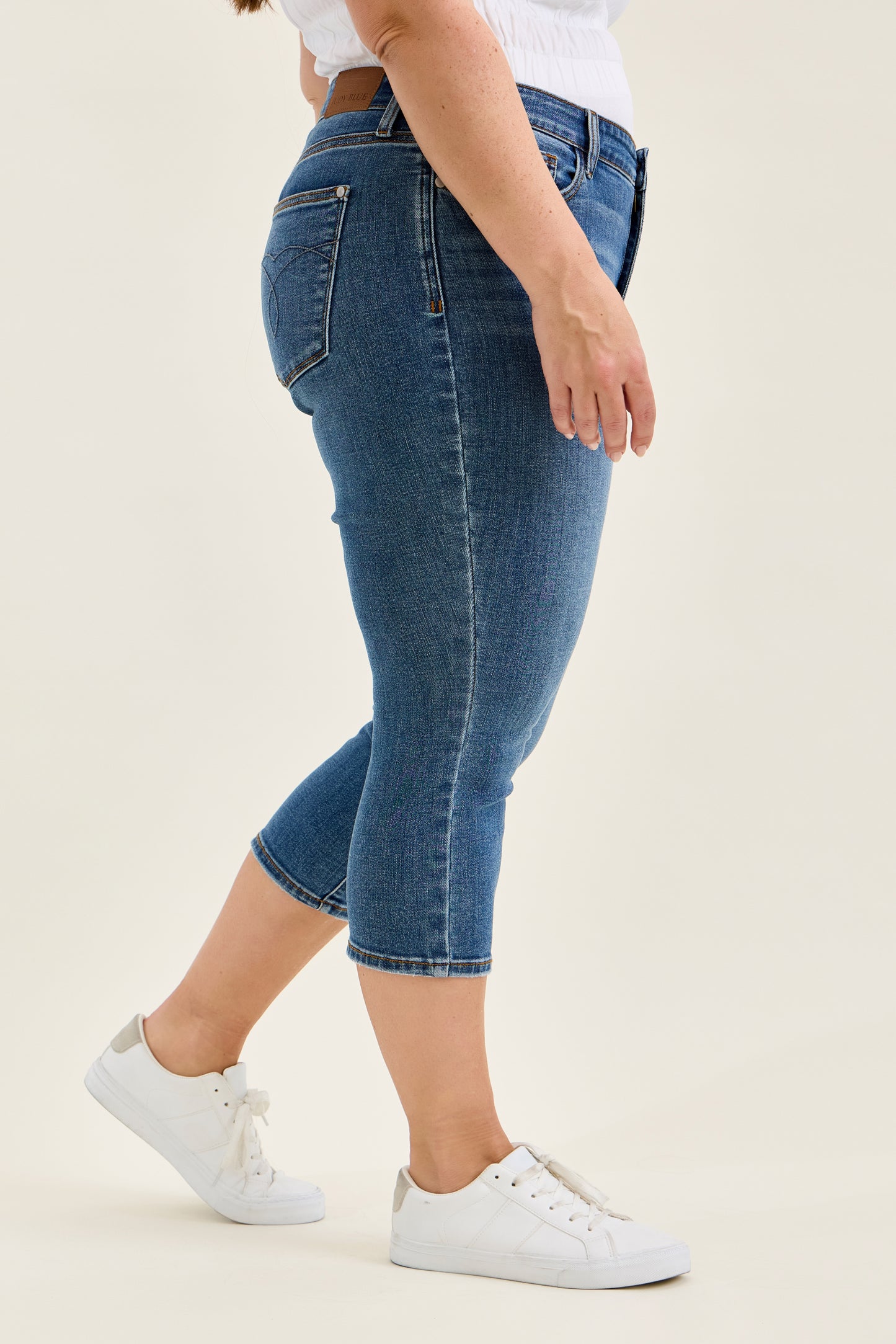 Judy Blue Medium Wash MR Capri