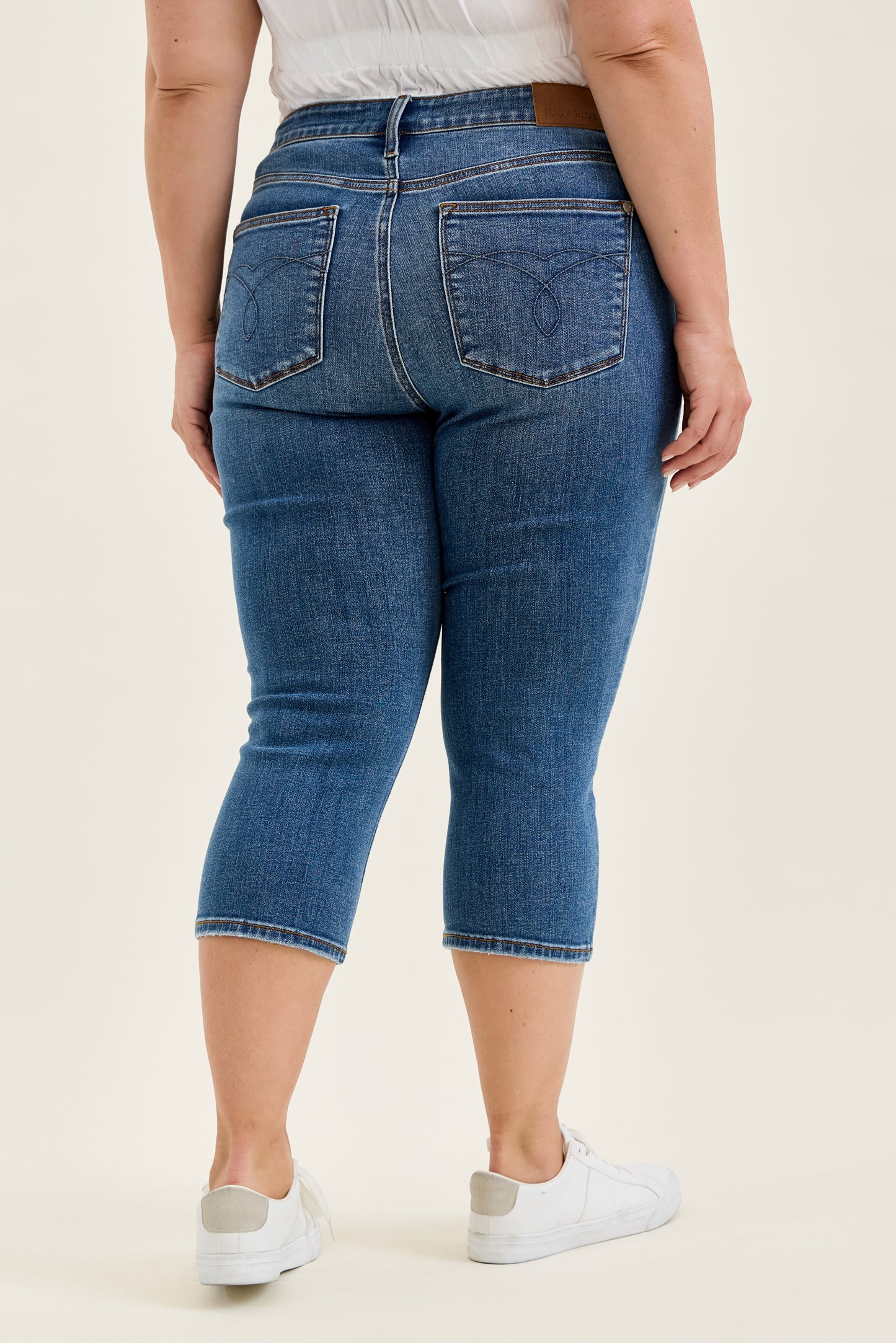 Judy Blue Medium Wash MR Capri