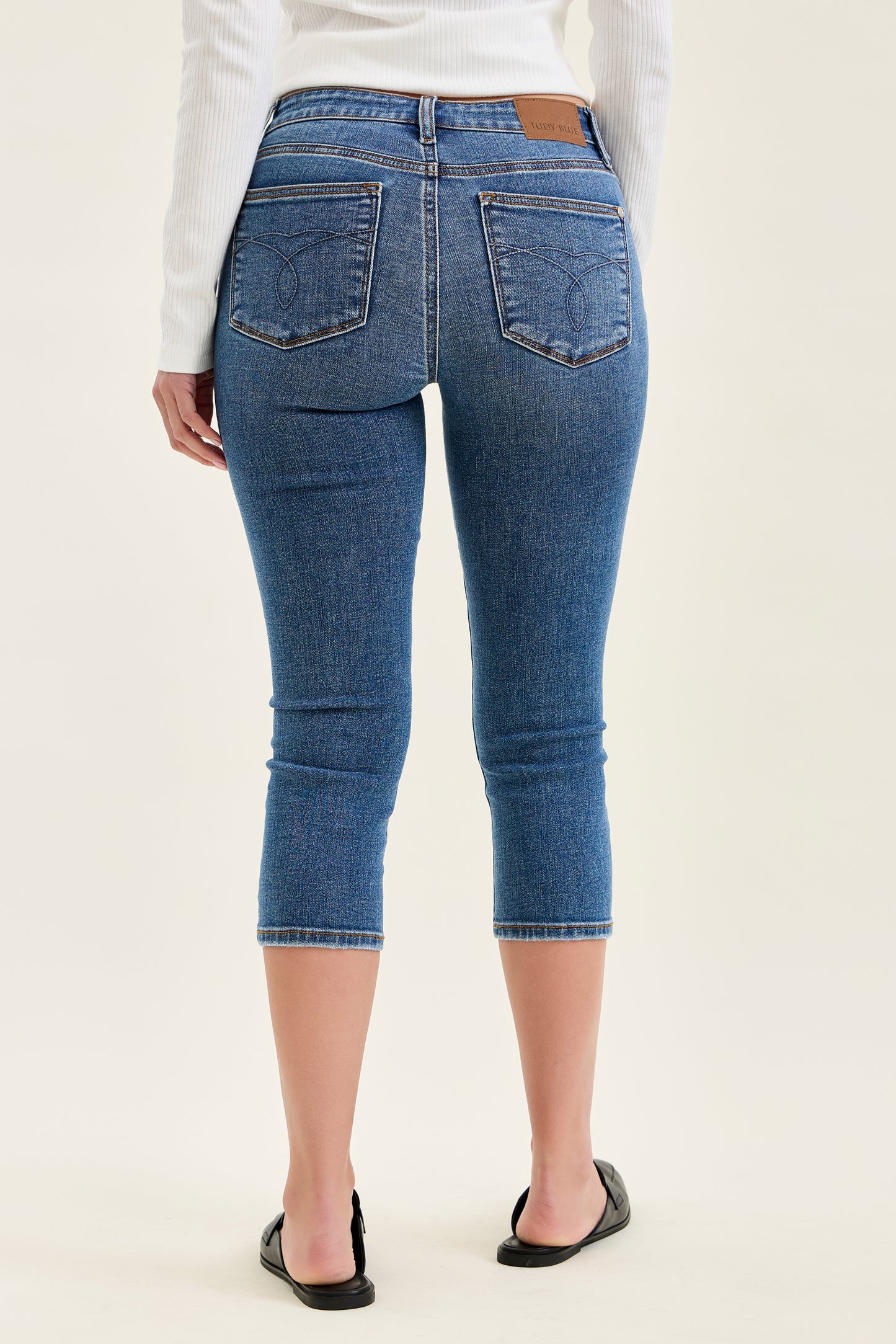 Judy Blue Medium Wash MR Capri
